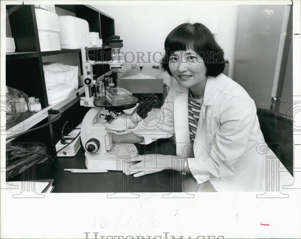 1985 Press Photo Dr Akiko Tanaka Research Scientist - RSL66541 - Historic Images