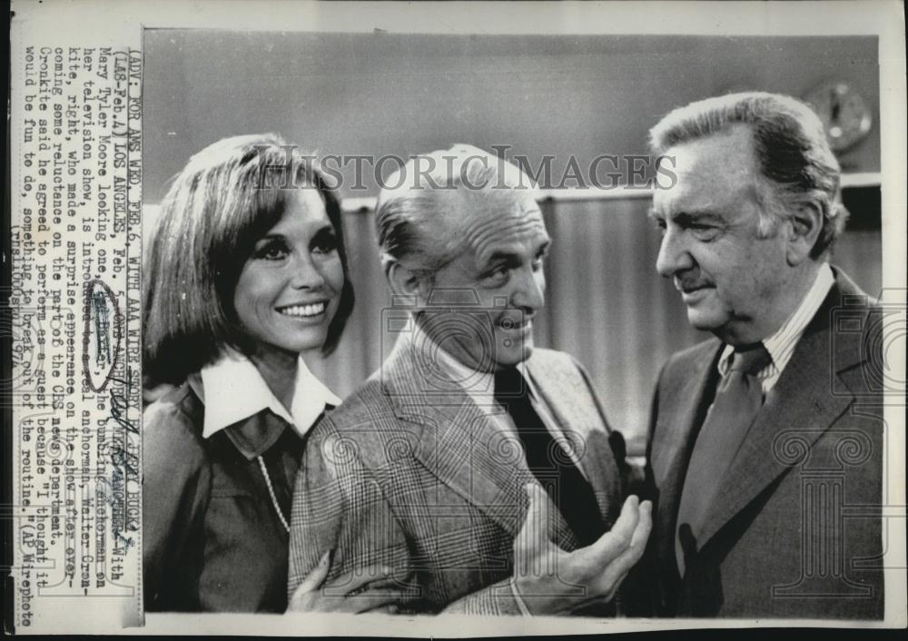 1974 Press Photo  Ted Knight ,Mary Tyler Moore, Ted Baxter "Marry Tyler Moore" - Historic Images