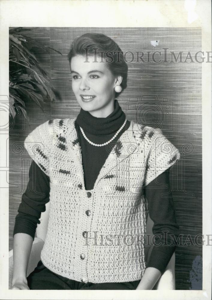 1990 Press Photo A Woman Poses In A Beginner&#39;s Luck Vest - RSL59553 - Historic Images