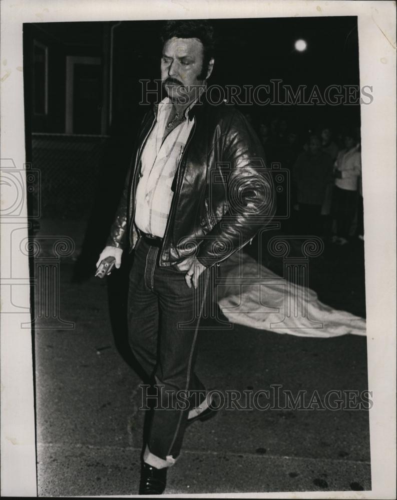 Press Photo Sargent Carl Ferullo off duty policeman - RSL80549 - Historic Images