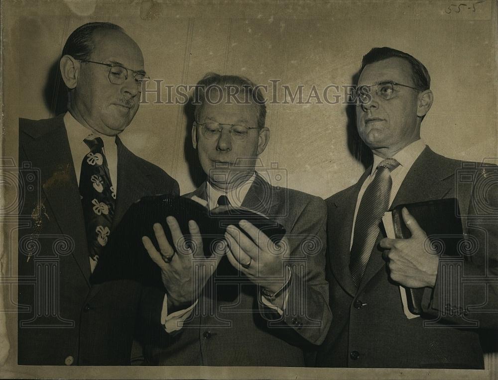 1952 Press Photo Dr S Powell, D W Huber & Dr HJ Ockenga at Park St Church - Historic Images