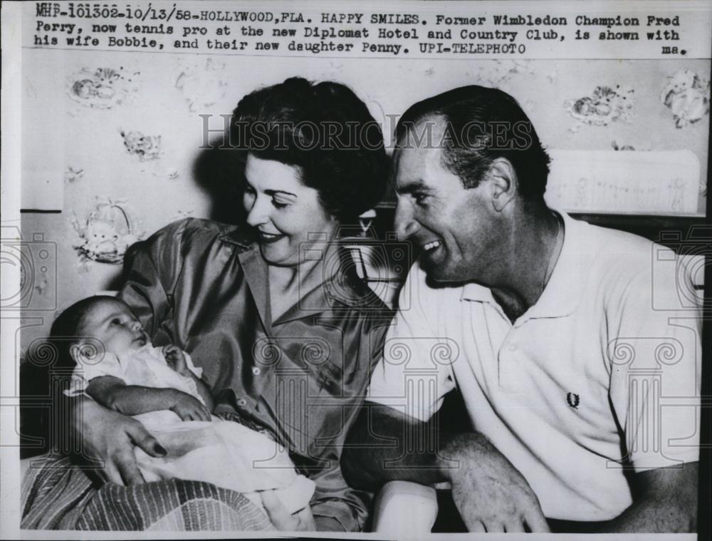 1958 Press Photo Fred Perry, Tennis, Wife Bobbie, Daughter Penny Perry - Historic Images