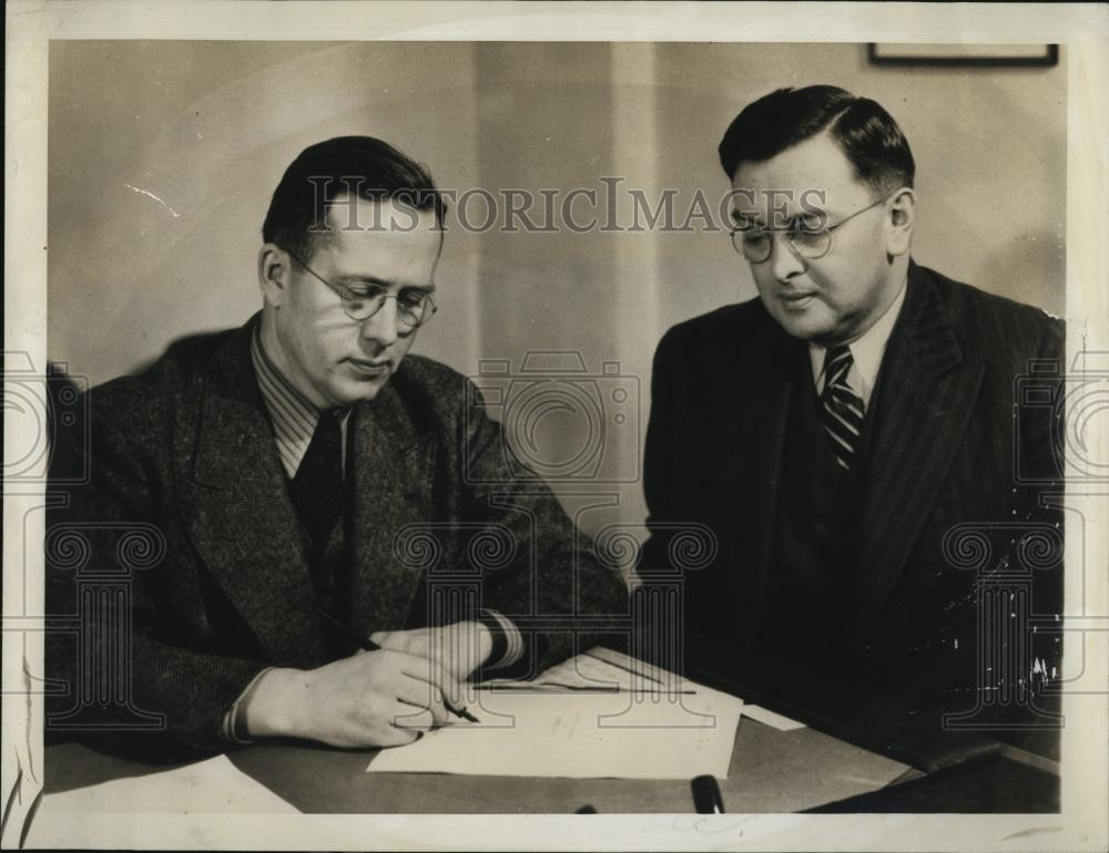 1938 Press Photo Comm Dir Dr C Rufus Rorem with Exec Dir Frank Van Dyk - Historic Images