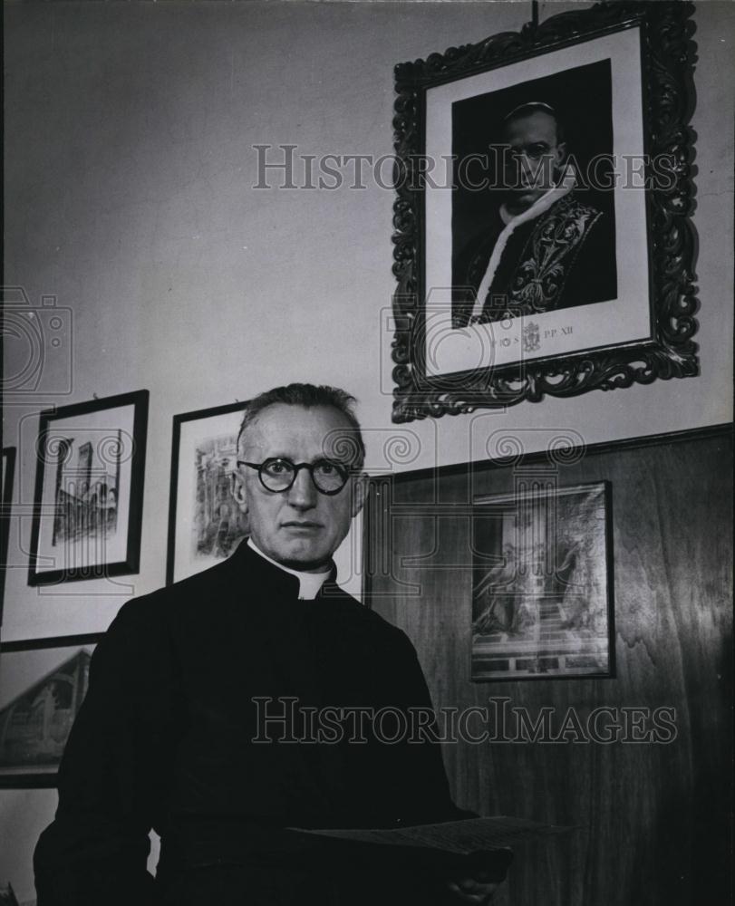 1948 Press Photo Count Giuseppe Dallas Torre Managing Editor Papal Paper - Historic Images