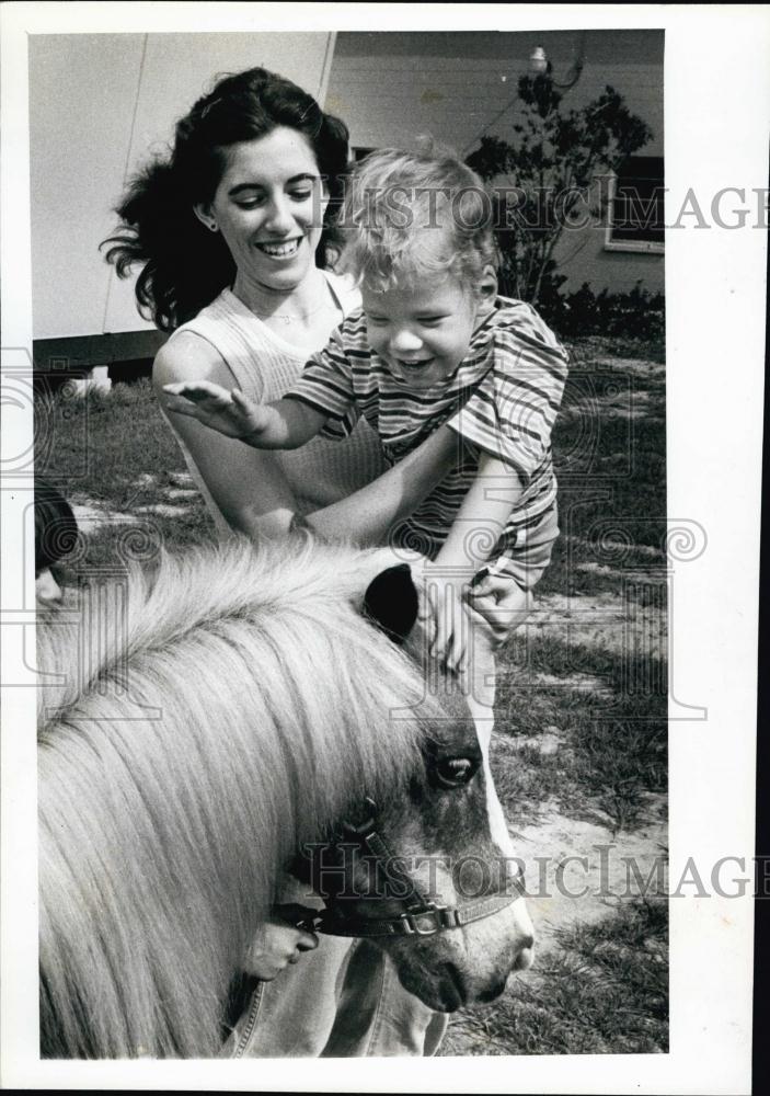 1979 Press Photo Kris Audrain, Cheryl Capabianco, pony Alfie - RSL64833 - Historic Images