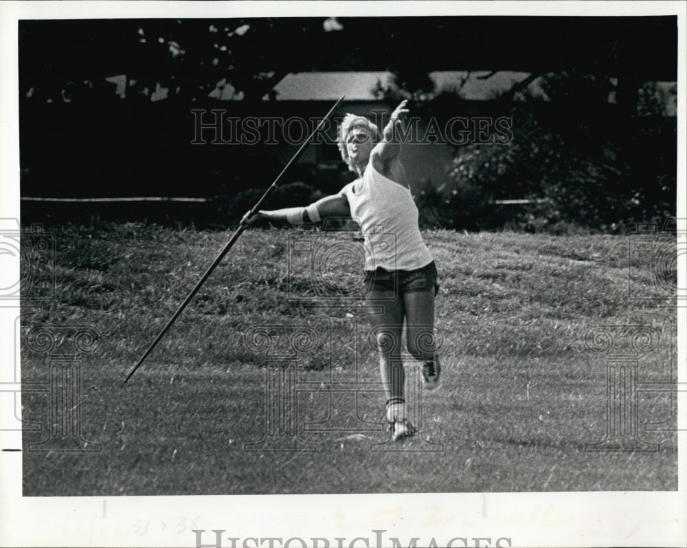 1980 Press Photo Dutch Weller is heading to AAU National Track and Field Meet - Historic Images