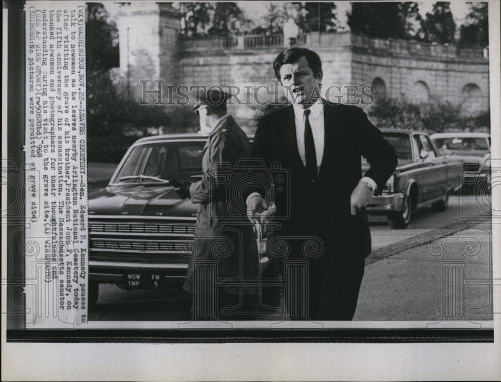 1968 Press Photo SenTed Kennedy stop to talk to newsman at Arlington Cemetery - Historic Images