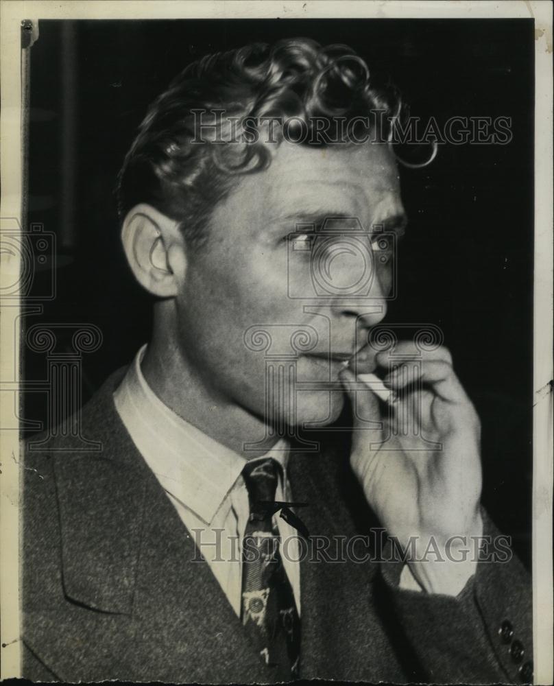 1943 Press Photo Benny Woodall Former fight Trainer Supreme Court Building - Historic Images