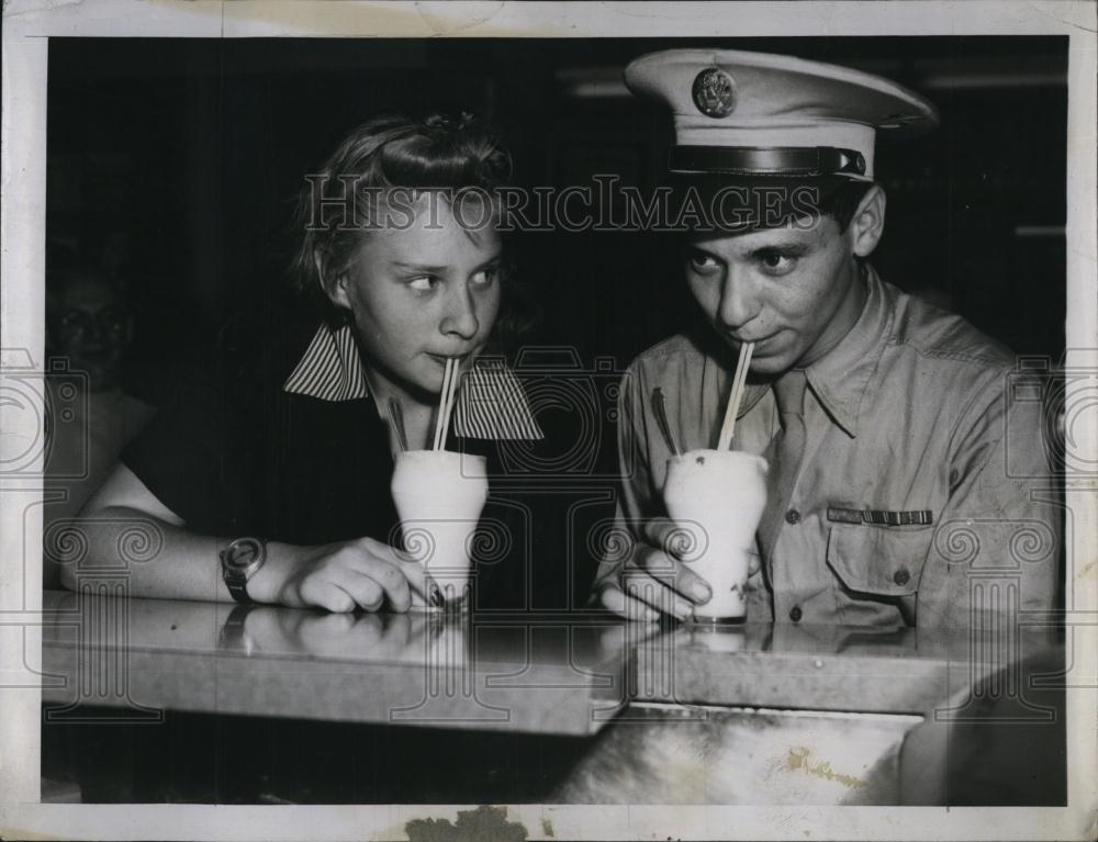 1944 Press Photo Private First class Alton Knappenberger, Ruth Eichoff - Historic Images