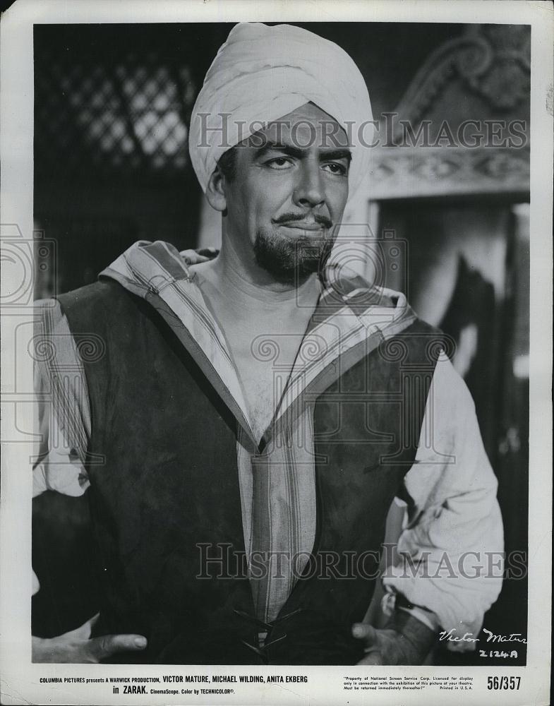 1957 Press Photo Actor Victor Mature in "Zarak" - RSL80973 - Historic Images