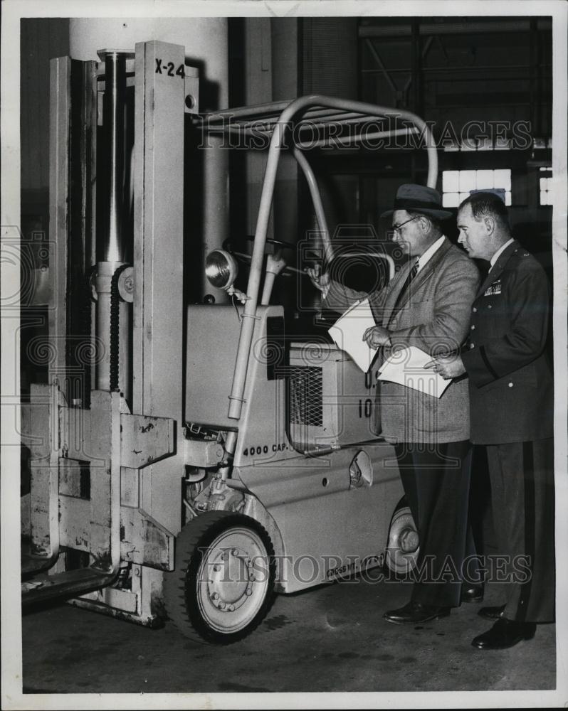 1959 Press Photo Major Douglas Cole, Director Of Logistics, Boston Army Base - Historic Images