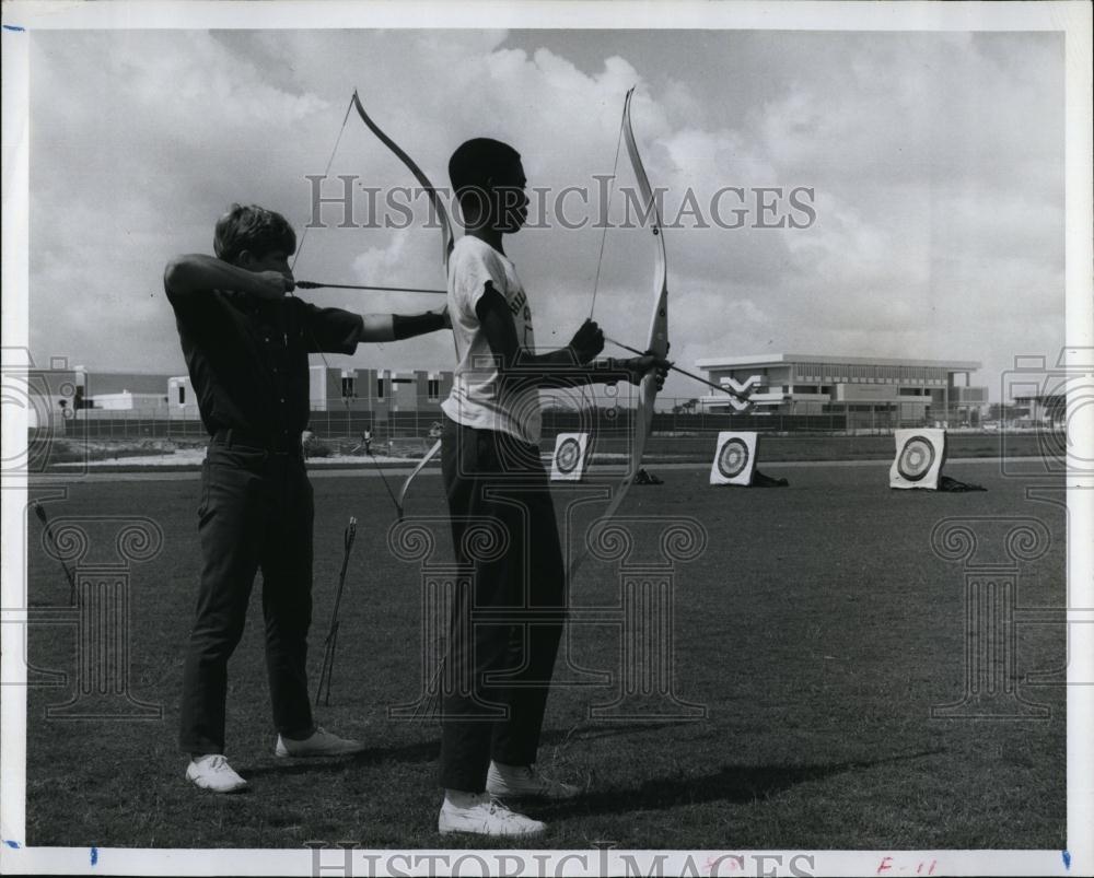 Press Photo Archery at University of South Florida - RSL95609 - Historic Images