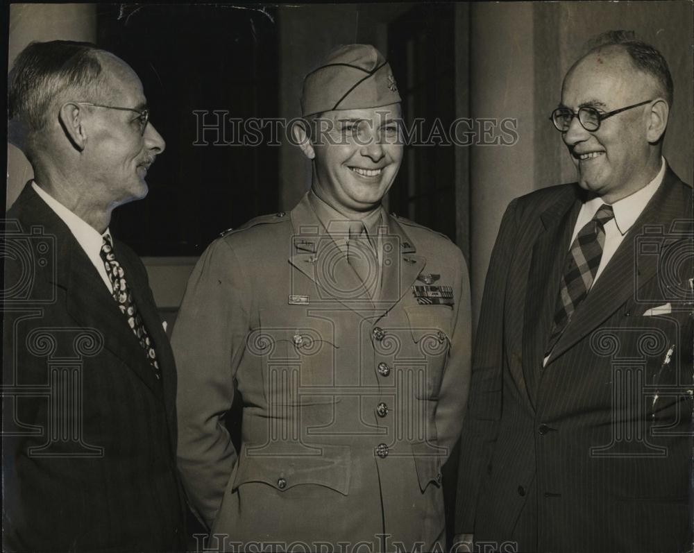 1948 Press Photo MajJerome AZee,presented the British Flying Cross - Historic Images