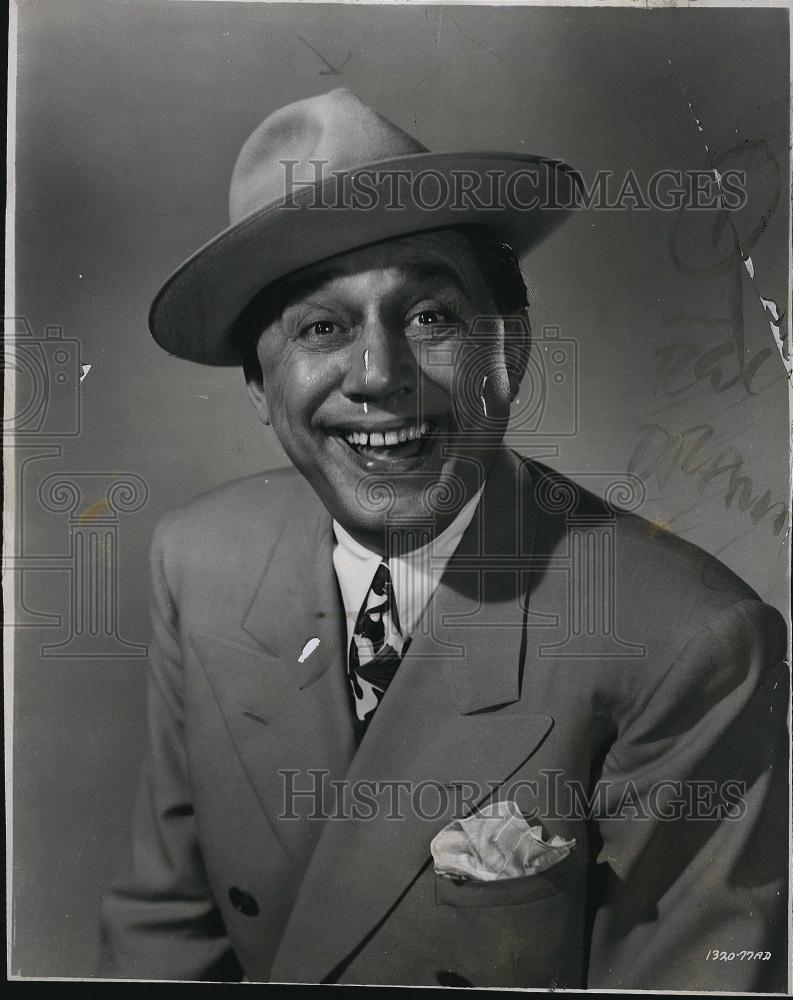 1945 Press Photo Ole Olsen in &quot;Laffing Room Only&quot;&quot; - RSL78325 - Historic Images