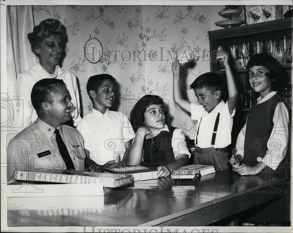 1965 Press Photo Commander Norman "Moose" Danohoe US Navy WASP Wife Children - Historic Images