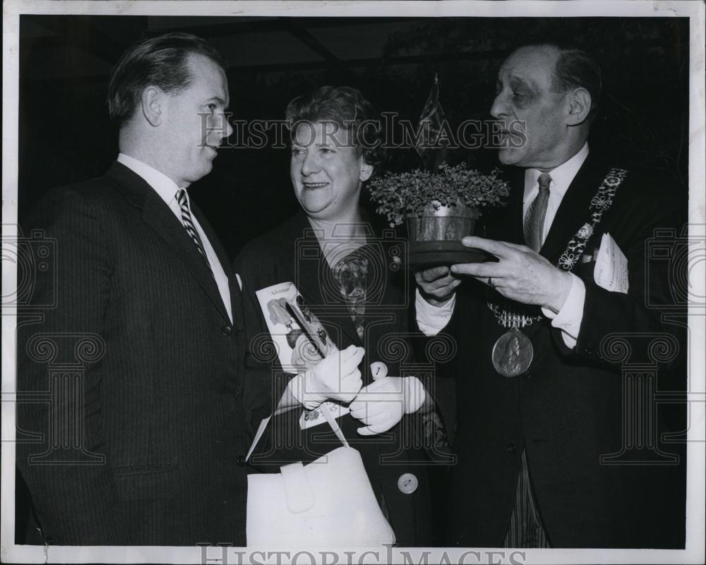 1962 Press Photo Lord Mayor Briscoe of Dublin, Mrs Briscoe &amp; Cornelius Howard - Historic Images