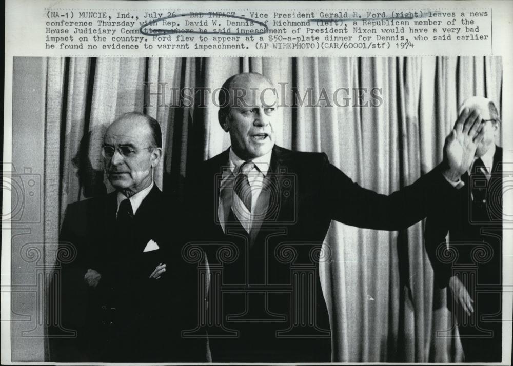 1974 Press Photo Vice Pres Gerald Ford &amp; Rep David Dennis - RSL87851 - Historic Images