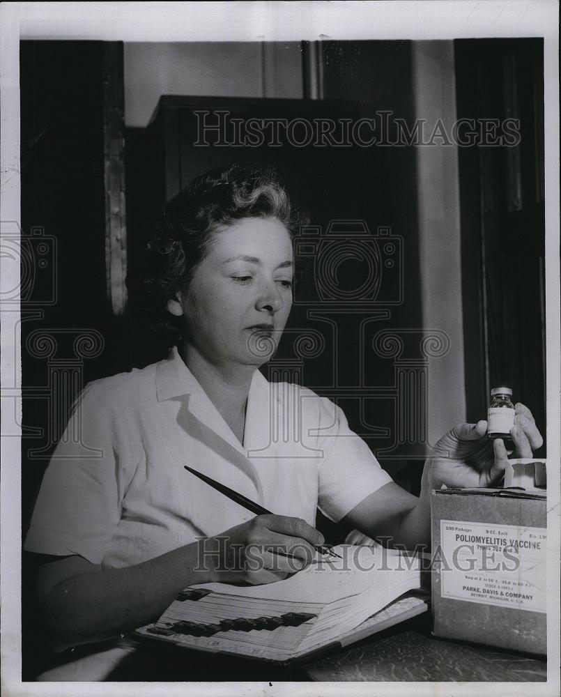 1957 Press Photo Mary Maguire, Lab Tech at Massachusetts Biological Laboratory - Historic Images