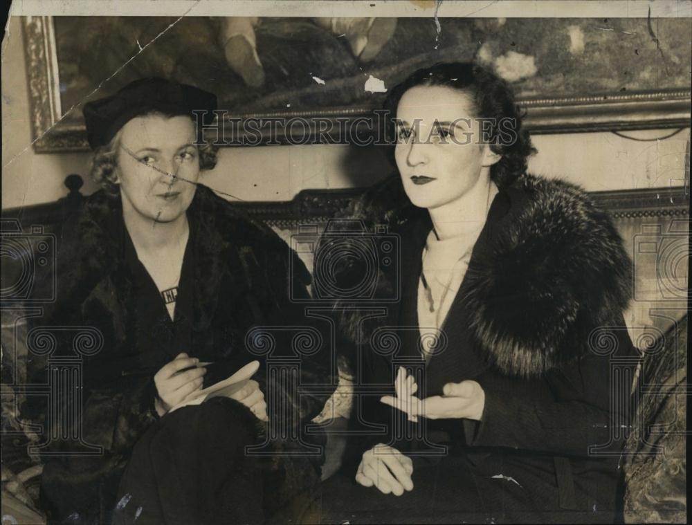 1944 Press Photo Miss Lydia Fuller, Kay Lawrence - RSL87291 - Historic Images