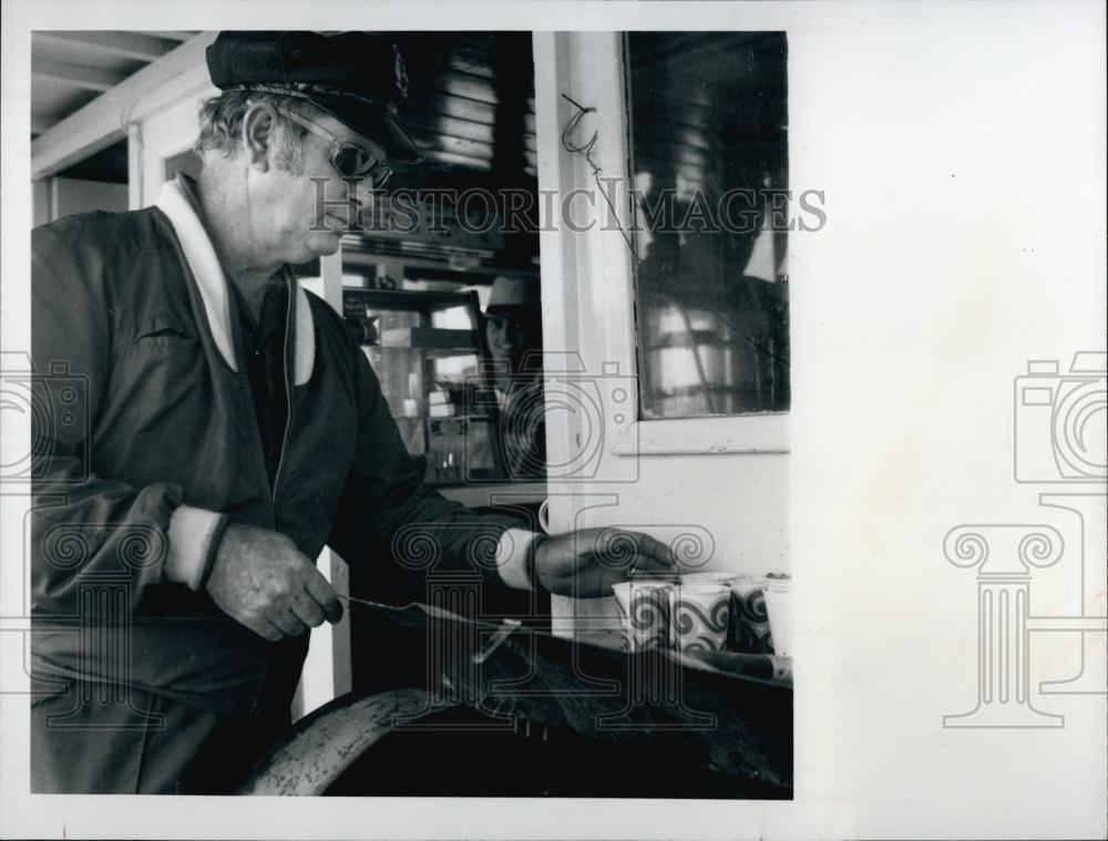 1975 Press Photo Capt Bud Weil Fishing boat aboard Miss Pinellas - RSL67647 - Historic Images