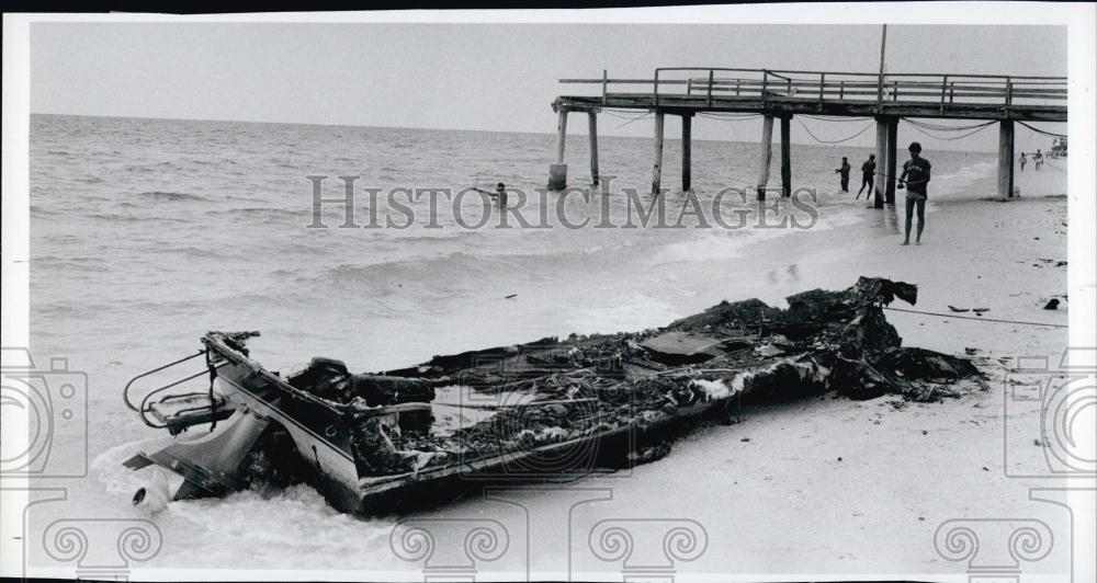 1986 Press Photo Donald, Marsha Shephard Boat Fire, Indian Rocks Beach, Florida - Historic Images