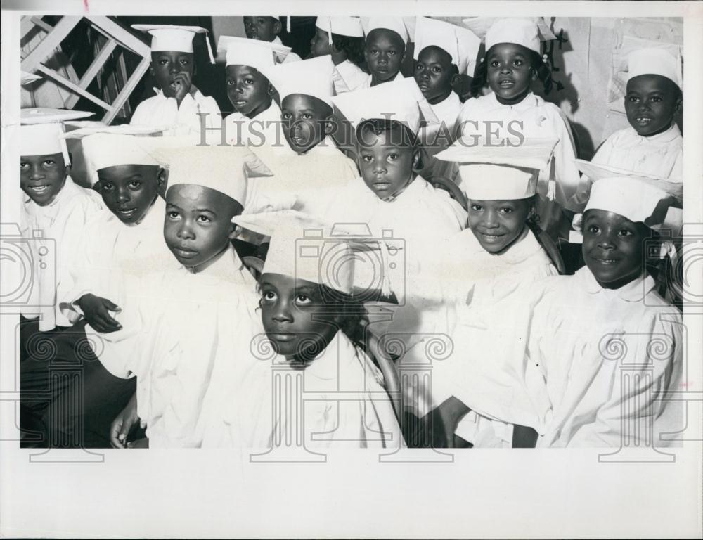 1965 Press Photo Fairyland Nursery Kindergarten Graduates - RSL69577 - Historic Images