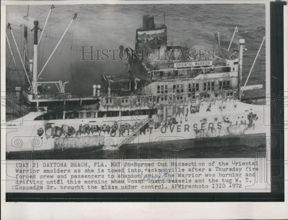 1972 Press Photo Burned Out Midsection Oriental Warrior Ship Fire Daytona Beach - Historic Images