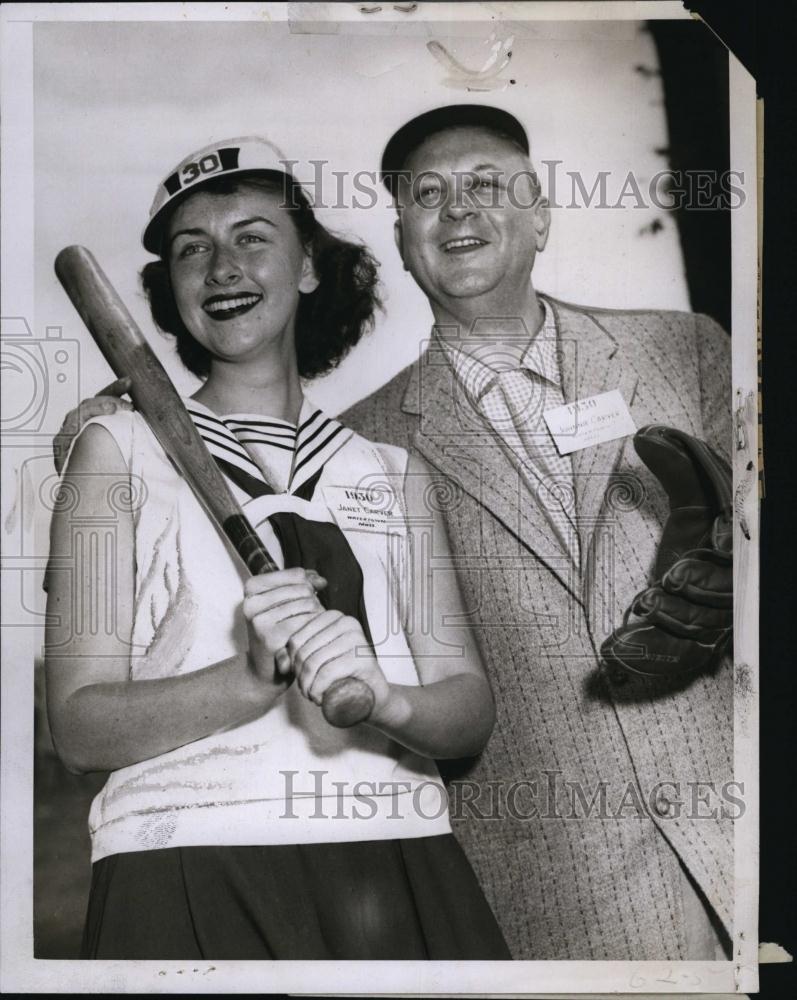 1955 Press Photo Janet Carver &amp; Dad John Carver Are Harvard Graduates - Historic Images