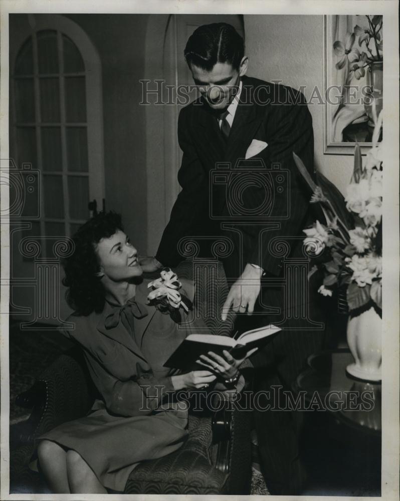 Press Photo Honeymoon Couple Mr &amp; Mrs JH Zander - RSL91171 - Historic Images