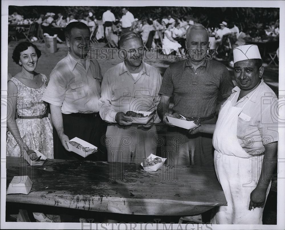 1954 Press Photo clambake Massachusetts Grand Lodge Order Sons Italy - RSL85525 - Historic Images