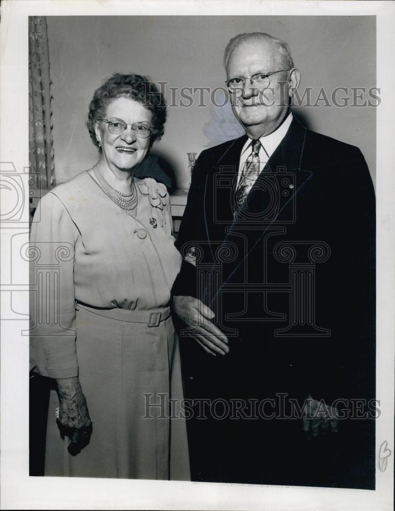 1952 Press Photo Dr and Mrs A W Osborn - RSL63731 - Historic Images