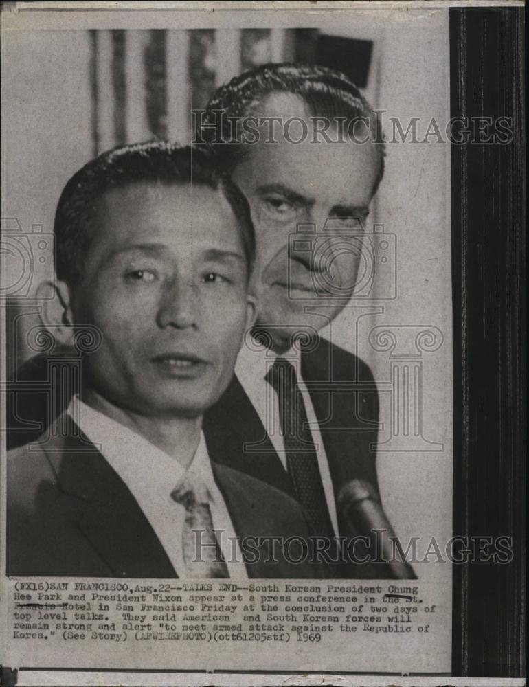 1969 Press Photo President Nixon With South Korean President Chung Hee Park - Historic Images