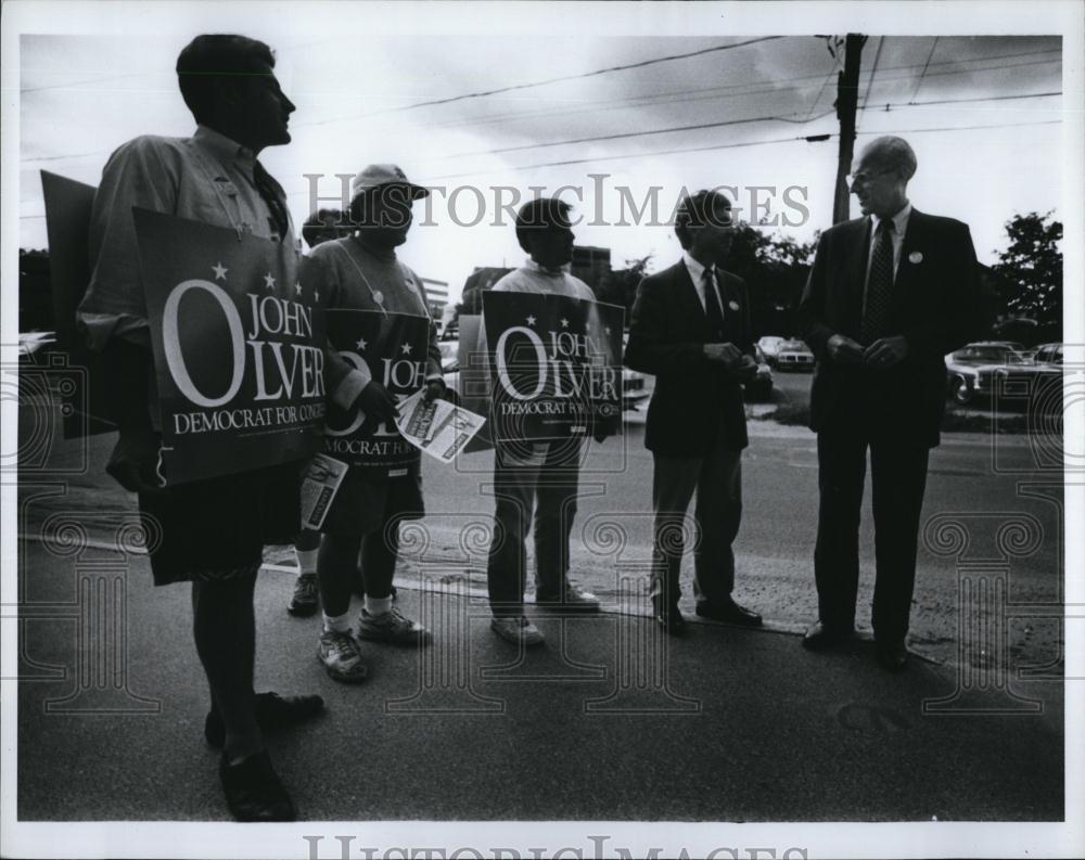 1991 Press Photo John Olver,speaks with campaign volunteers in Pittsfield, - Historic Images