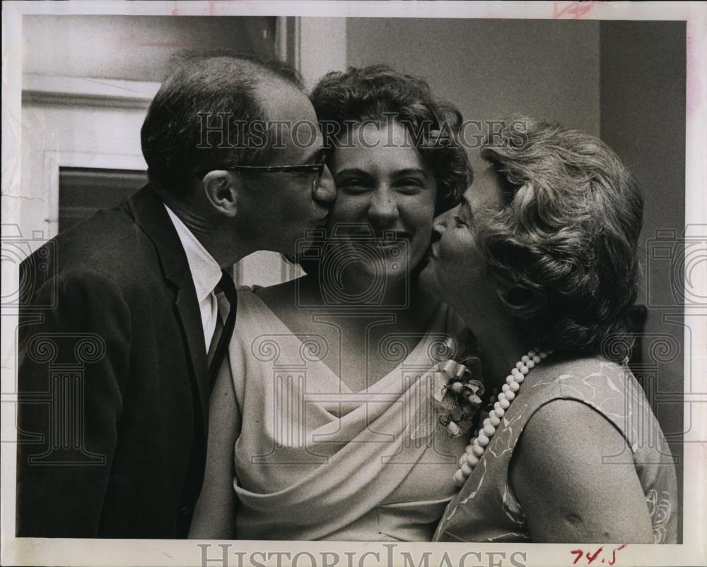 1963 Press Photo Martha Wilkinson, Valedictorian, Mr, Mrs Thomas H Wilkinson - Historic Images