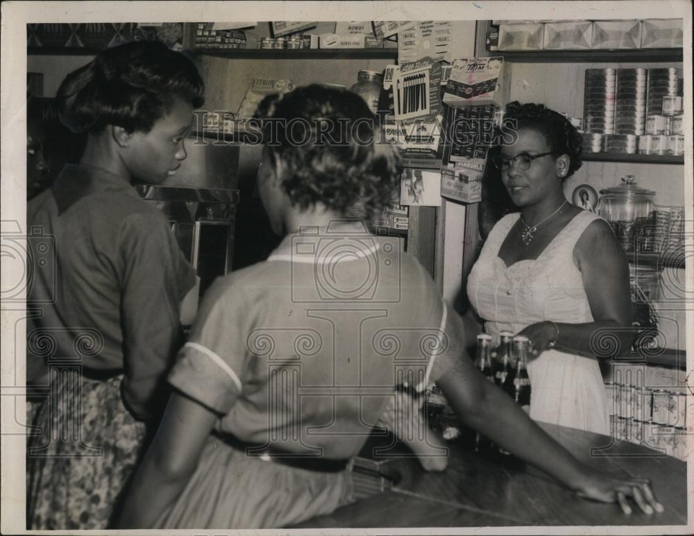 1954 Press Photo Mrs Doris Wiliams St Petersburg Student attending College - Historic Images