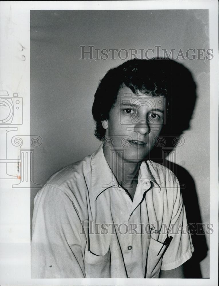 1976 Press Photo Paul Sturtz Lots of Paperwork to Marry a Brazilian - RSL63177 - Historic Images