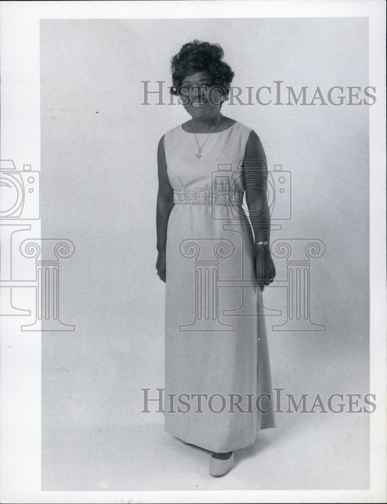 1973 Press Photo Mrs Artreal (Alma) Miles in peach dress w/ silver emb - Historic Images