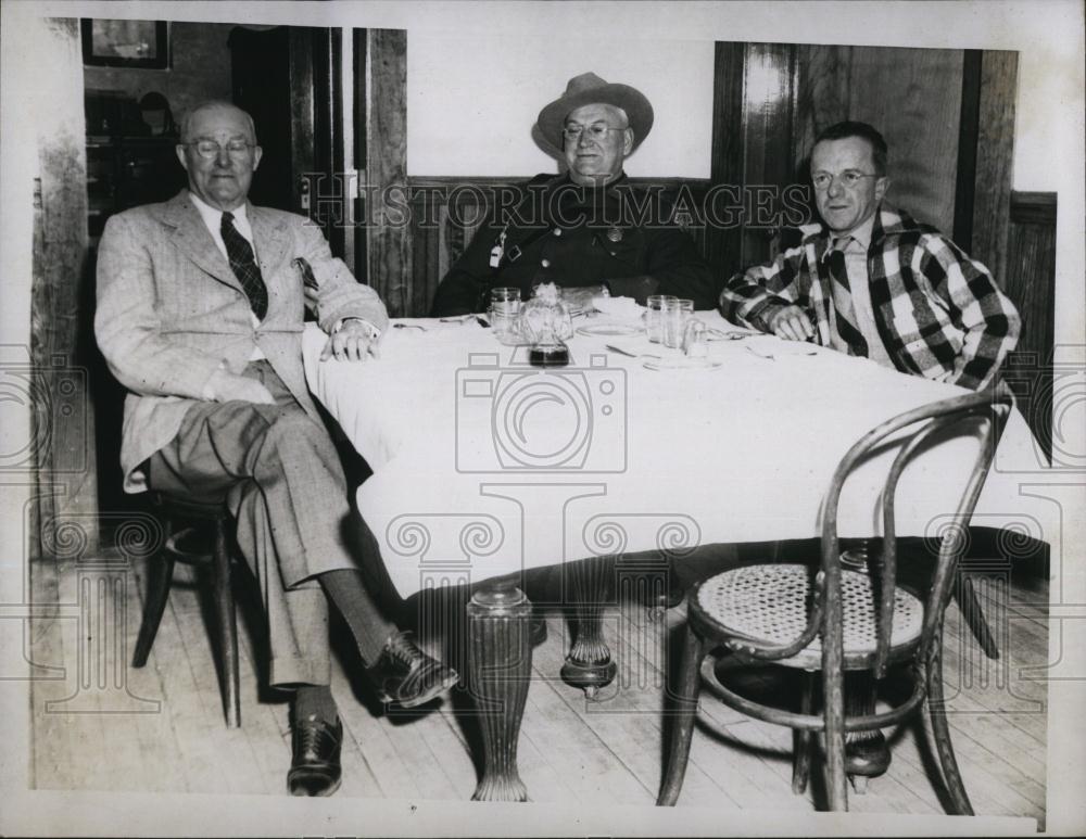 1947 Press Photo Commissioner Fred Perry, Trooper Vouchard &amp; Supt William George - Historic Images