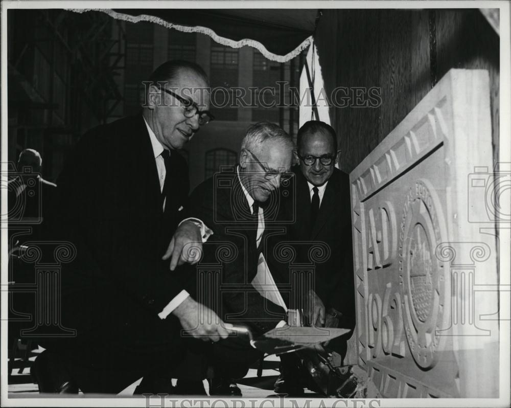 1962 Press Photo Boston Univ Pres Harold Case, Dr S Warren, Dean Hartrick - Historic Images