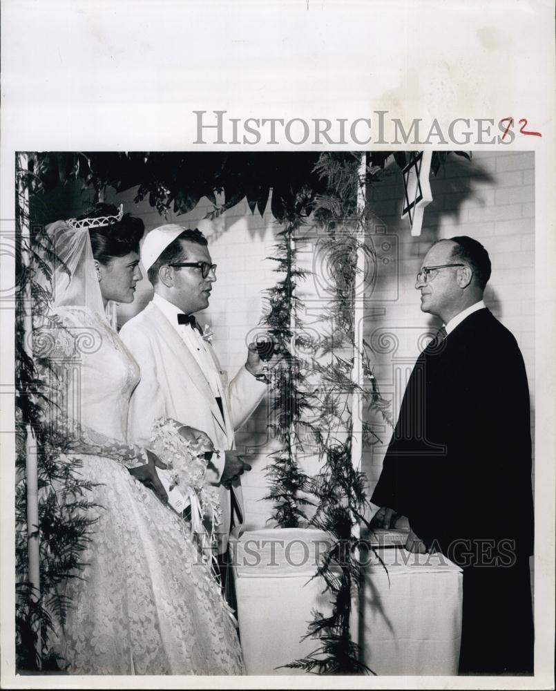 1958 Press Photo Morton Stup Elaine Lippman Jewish Wedding - RSL63273 - Historic Images