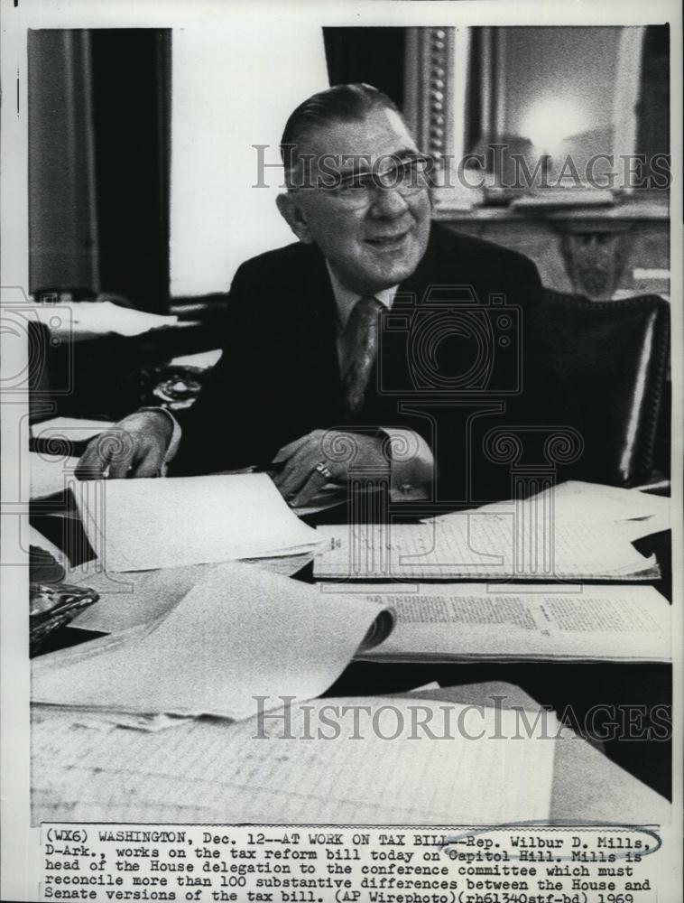 1969 Press Photo Rep Wilbur D Mills Working On Tax Reform Bill On Capitol Hill - Historic Images