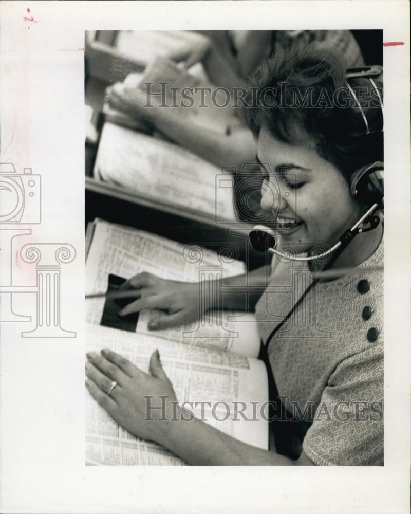 Press Photo Mrs Evelyn Miller, telephone operator - RSL64349 - Historic Images