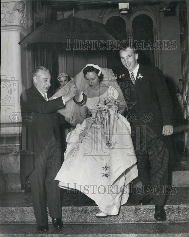 1957 Press Photo Alphonso J Zizza with daughter Janet &amp; husband TJ Comerford - Historic Images