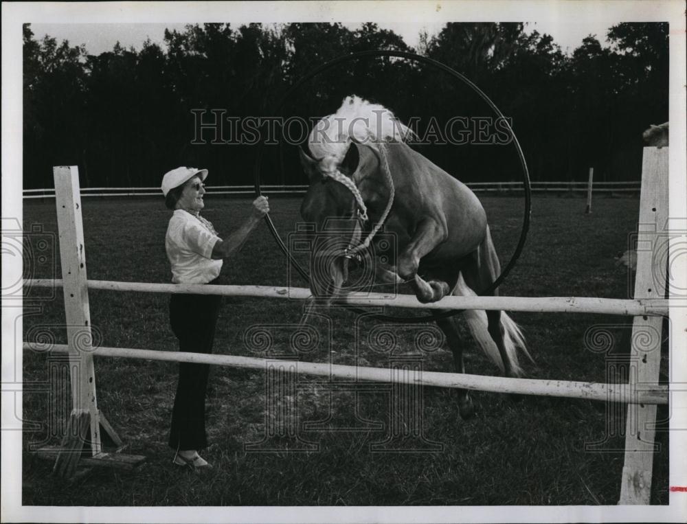 1961 Press Photo Mrs R Williamson, Twin Star Pony Ranch at Hernando Fair - Historic Images