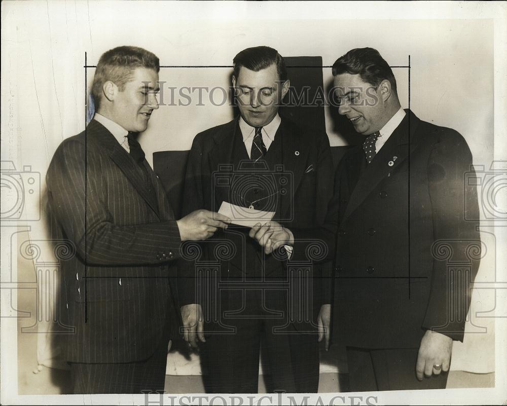 1939 Press Photo Ed Dane of Red Cross getting check from Brookline Jr Chamber - Historic Images