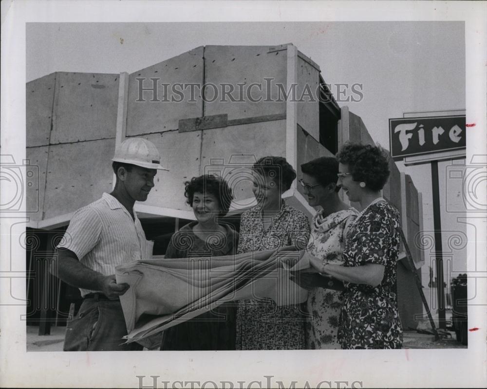 1963 Press Photo M Palmer,M Bingham,I Hawthorne, S Carpenter , construction site - Historic Images