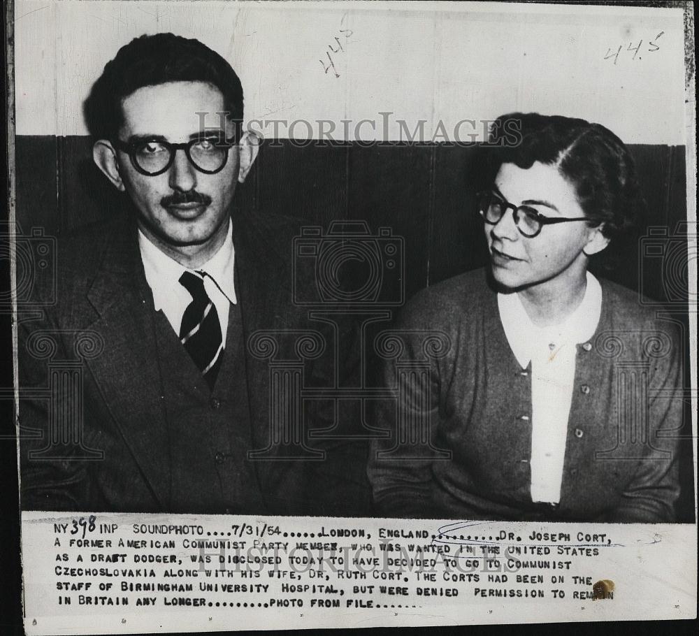 1954 Press Photo Dr Joseph Cort, Former American Communist Member with his wife - Historic Images