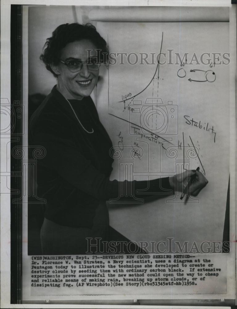 1958 Press Photo Dr Florence W Van Straten, US Navy Scientist, Seeding Clouds - Historic Images