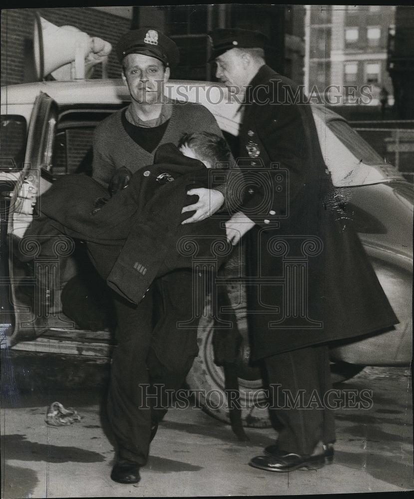 1948 Press Photo Patrolman Edward Edward Mitchell Rescue boy - RSL82167 - Historic Images