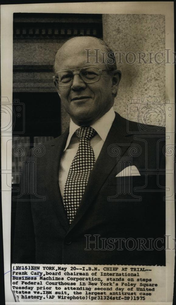 1975 Press Photo Frank Cary, Former Chief of Intl Business Machines Corp - Historic Images